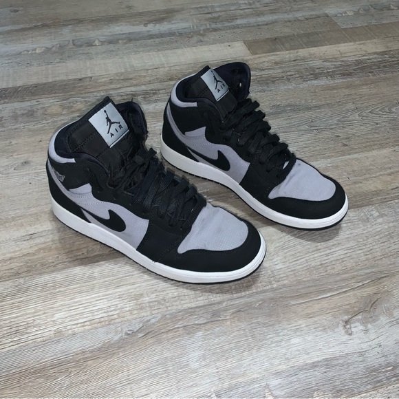 Jordan Other - Air Jordan 1 Retro High (GS) Wolf Gray 332148-007 Size 8.5Y